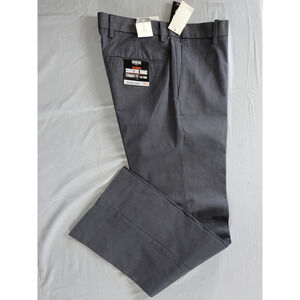 Dockers Original Straight Fit Flat Front Khaki Pants. Glen Plaid, 30X32. NWT $58